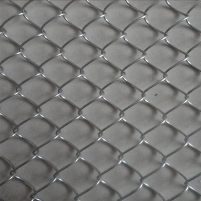 ความสูง 1.8m กว้างสาย 4mm mesh 90 * 90mm ความปลอดภัยอุตสาหกรรม Chain Link รั้ว 0