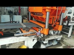 กำลังโหลดและขนส่งตะแกรงเหล็กอุตสาหกรรมสำหรับการก่อสร้าง