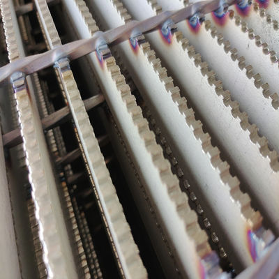 บันไดเหล็กตะแกรงสแตนเลสสำหรับห้างสรรพสินค้า