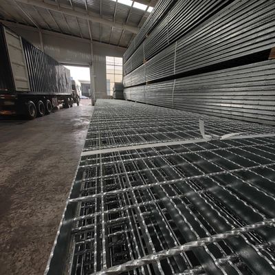 เครื่องแรงดัน welded 30mm อุตสาหกรรมเหล็ก Grating ด้วยพื้นผิวที่สว่าง 3mm ผ่านบาร์