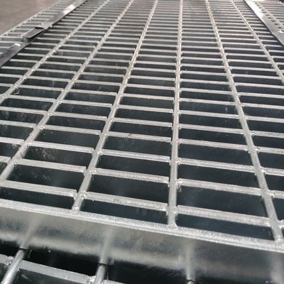30 มิลลิเมตร Pitch Steel Grating กับการต่อต้านการละลายกันสลิดและปั่นผสม