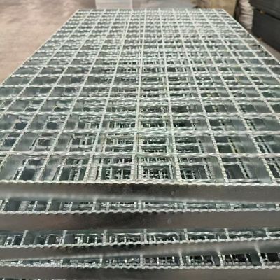 40MM Load Flat Steel Spacing Industrial Steel Grating สําหรับการสนับสนุนที่เสริม