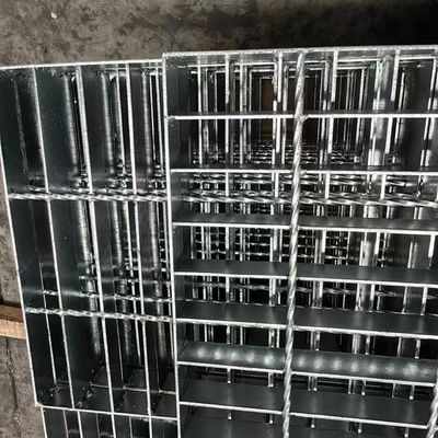 สแตนเลสพื้น decking Grating ประเภท Bar แบรด Flat สําหรับสแตนเลสอุตสาหกรรมที่ทันสมัย Grating