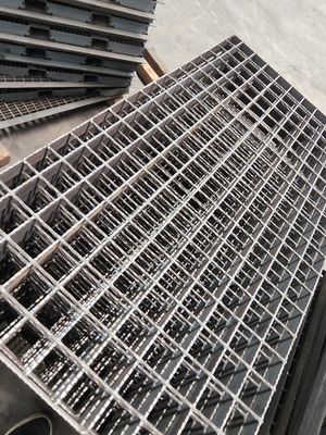 3 มิลลิเมตร welded อุตสาหกรรมเหล็ก Grating กระปุก / ด้านบนเรียบสําหรับการใช้งานต่าง ๆ