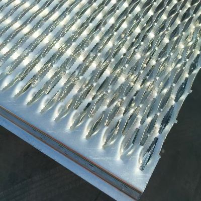 20 * 3 เหล็กขนาดเรียบขัดเหล็ก serrated สําหรับอุตสาหกรรม 25 มิลลิเมตร