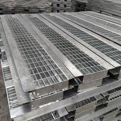 30 มิลลิเมตร Crossbar Spacing ดํา Flat Bar อุตสาหกรรมเหล็ก Grating