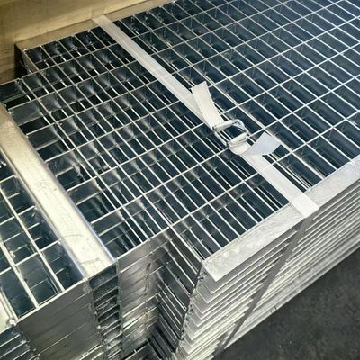 เงินสดใส 3 มิลลิเมตรสตาร์สแคร์ Hot Galvanized Steel Grating สําหรับวัสดุก่อสร้าง