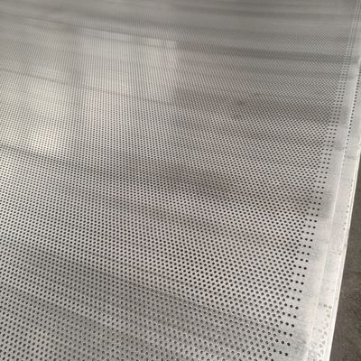 ความสูงที่กําหนดเอง พื้นที่เปิด 30%-70% โป้โลหะ perforated การคุ้มครองสิ่งแวดล้อม