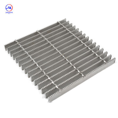 100 มิลลิเมตร Cross Bar Spacing Anti Rust Steel Grating สําหรับสภาพแวดล้อมอุตสาหกรรมที่ทันสมัย