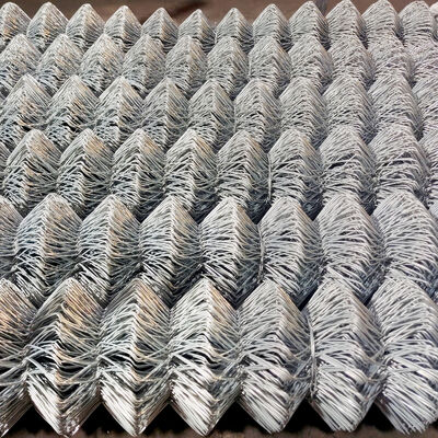 รั้วเชือกเชื่อมต่อเชือกที่มีเครือโลหะทนทานที่มีรูที่กระจายกระจายเท่าเทียมกัน